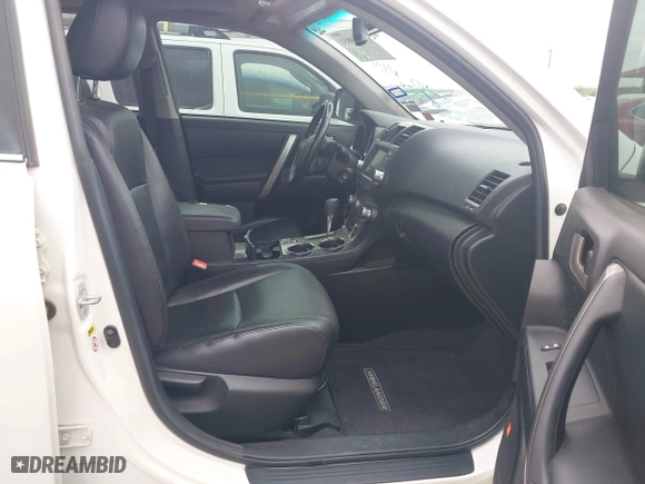 2011 Toyota Highlander with VIN 5TDZK3EH7BS025463, listed as a IAAI auction lot 41944831 with 230,541 mi miles. Bid and sale history available at carsss.com. Image 5.