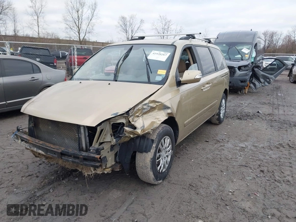 2011 Kia Sedona LX with VIN KNDMG4C74B6366752, listed as a IAAI auction lot 41920267 with 100,616 mi miles. Bid and sale history available at carsss.com. Image 16.