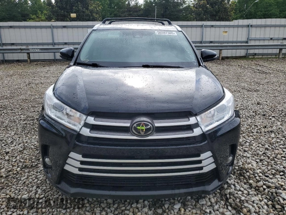 2018 Toyota Highlander SE z VIN 5TDJZRFHXJS821925, wystawiony jako Copart lot #56597305 z przebiegiem 36 232 mil mil oraz Szkoda całkowita • Salvage title. Historia ofert i sprzedaży dostępna na DreamBid. Obrazek 5.
