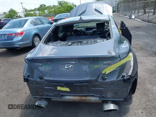 2014 Hyundai Genesis Coupe 2.0T with VIN KMHHT6KD6EU114447, listed as a IAAI auction lot 42561898 with 101,453 mi miles and . Bid and sale history available at DreamBid. Image 13.