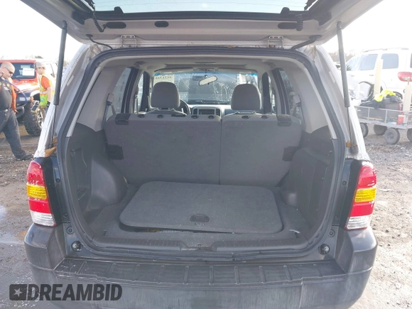 2007 Ford Escape XLT with VIN 1FMYU03Z37KA92572, listed as a IAAI auction lot 41213281 with 129,366 mi miles. Bid and sale history available at carsss.com. Image 8.