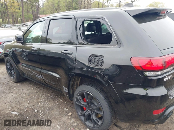 2017 Jeep Grand Cherokee SRT z VIN 1C4RJFDJ7HC683240, wystawiony jako IAAI lot #41919995 z przebiegiem 122 030 mil mil oraz . Historia ofert i sprzedaży dostępna na DreamBid. Obrazek 6.