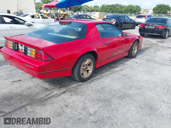 1986 Chevrolet Camaro Z28 Sport z VIN 1G1FP87F3GL117622, wystawiony jako IAAI lot #42837661 z przebiegiem 71 765 mil mil oraz . Historia ofert i sprzedaży dostępna na DreamBid. Obrazek 4.