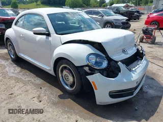 2012 Volkswagen Beetle 2.5L PZEV с VIN 3VWJP7AT8CM644345, выставлен на аукционе IAAI как лот 42370240 с пробегом 103 889 миль миль и . История ставок и продаж доступна на DreamBid. Изображение 1.