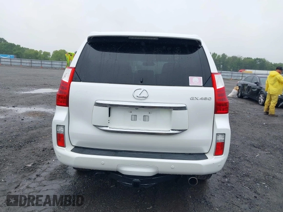 2011 Lexus GX 460 z VIN JTJBM7FX0B5028569, wystawiony jako IAAI lot #42177369 z przebiegiem 223 024 mil mil oraz . Historia ofert i sprzedaży dostępna na DreamBid. Obrazek 16.