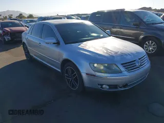 2004 Volkswagen Phaeton V8 z VIN WVWAF63D048009292, wystawiony jako IAAI lot #41204597 z przebiegiem 149 623 mil mil oraz . Historia ofert i sprzedaży dostępna na DreamBid. Obrazek 1.