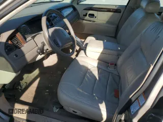 1999 Lincoln Town Car Signature z VIN 1LNHM82W7XY626305, wystawiony jako Copart lot #58009475 z przebiegiem Nie podano mil oraz Szkoda całkowita • Salvage title. Historia ofert i sprzedaży dostępna na DreamBid. Obrazek 7.