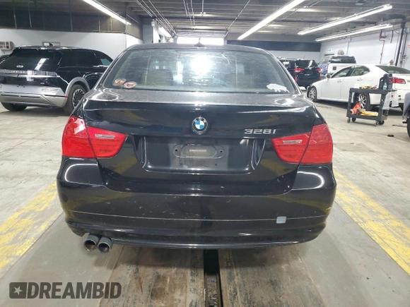 2011 BMW 3 Series 328i with VIN WBAPH7G56BNN04041, listed as a Copart auction lot 62428255 with 142,486 mi miles and Clean title. Bid and sale history available at DreamBid. Image 6.