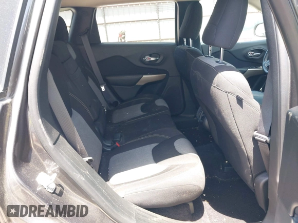2018 Jeep Cherokee Latitude z VIN 1C4PJMCB8JD568944, wystawiony jako IAAI lot #42244217 z przebiegiem 34 945 mil mil oraz . Historia ofert i sprzedaży dostępna na DreamBid. Obrazek 8.