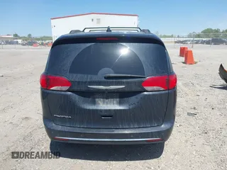 2017 Chrysler Pacifica Touring L with VIN 2C4RC1BG7HR539716, listed as a IAAI auction lot 42037822 with 160,623 mi miles and . Bid and sale history available at DreamBid. Image 17.