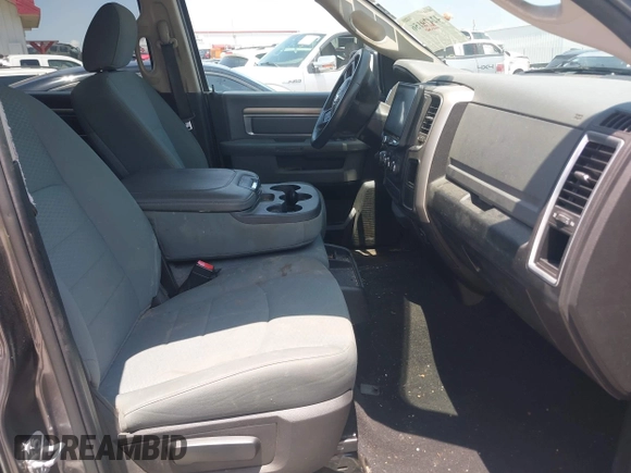 2019 Ram 1500 Big Horn z VIN 1C6RR7TT4KS516856, wystawiony jako IAAI lot #42479156 z przebiegiem 140 579 mil mil oraz . Historia ofert i sprzedaży dostępna na DreamBid. Obrazek 5.