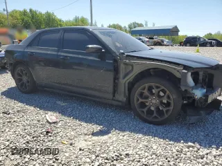 2017 Chrysler 300 S Alloy Edition z VIN 2C3CCABG8HH518230, wystawiony jako Copart lot #53294045 z przebiegiem 59 701 mil mil oraz Szkoda całkowita • Salvage title. Historia ofert i sprzedaży dostępna na DreamBid. Obrazek 4.