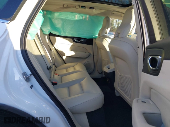 2019 Volvo XC60 Momentum with VIN LYV102RK8KB381803, listed as a IAAI auction lot 40925515 with 99,530 mi miles and . Bid and sale history available at DreamBid. Image 8.