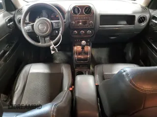 2016 Jeep Patriot Sport z VIN 1C4NJPBA5GD698402, wystawiony jako Copart lot #58601955 z przebiegiem 109 012 mil mil oraz Czysty tytuł • Clean title. Historia ofert i sprzedaży dostępna na DreamBid. Obrazek 8.