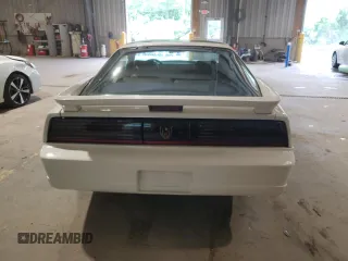 1989 Pontiac Firebird z VIN 1G2FW2180KL256119, wystawiony jako Copart lot #56474875 z przebiegiem 81 176 mil mil oraz Szkoda całkowita • Salvage title. Historia ofert i sprzedaży dostępna na DreamBid. Obrazek 6.