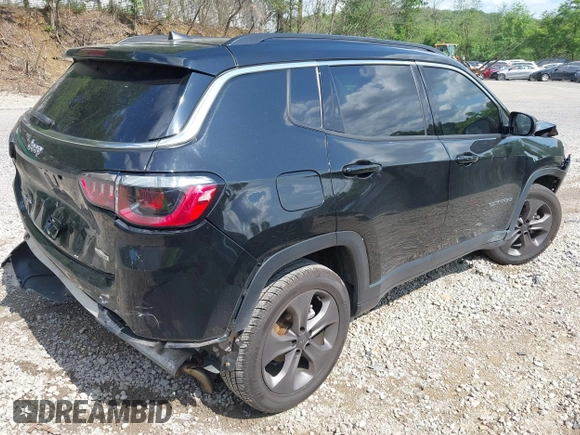 2022 Jeep Compass Latitude Lux with VIN 3C4NJDFBXNT141932, listed as a IAAI auction lot 42527878 with 29,855 mi miles and . Bid and sale history available at DreamBid. Image 4.