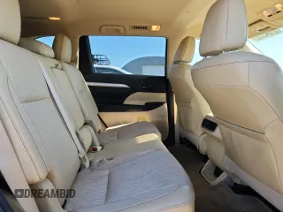 2017 Toyota Highlander LE with VIN 5TDBZRFH8HS477994, listed as a Copart auction lot 61043225 with 70,801 mi miles and Salvage title. Bid and sale history available at DreamBid. Image 11.