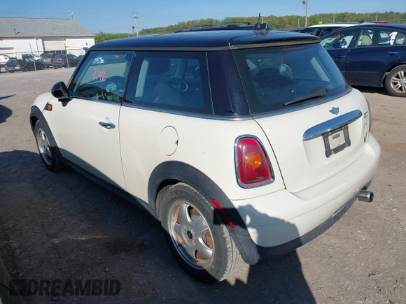 2007 MINI Hardtop with VIN WMWMF33597TU61986, listed as a IAAI auction lot 42139746 with 92,448 mi miles and . Bid and sale history available at DreamBid. Image 3.