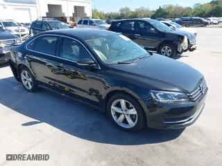 2012 Volkswagen Passat SE w/Sunroof with VIN 1VWBH7A38CC063186, listed as a IAAI auction lot 41700992 with 151,454 mi miles. Bid and sale history available at carsss.com. Image 1.