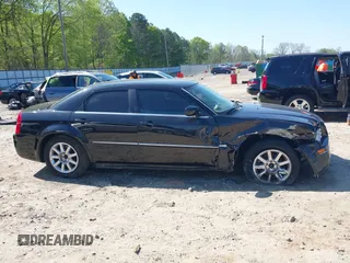 2008 Chrysler 300 Touring with VIN 2C3LA53G78H272475, listed as a IAAI auction lot 41998387 with 177,858 mi miles. Bid and sale history available at carsss.com. Image 12.