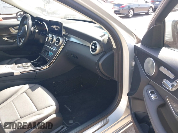 2020 Mercedes-Benz C 300 с VIN W1KWF8DB4LR579695, выставлен на аукционе IAAI как лот 42401232 с пробегом 76 765 миль миль и . История ставок и продаж доступна на DreamBid. Изображение 5.