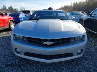 2011 Chevrolet Camaro 2LS z VIN 2G1FA1ED4B9117977, wystawiony jako IAAI lot #41570141 z przebiegiem 159 269 mil mil oraz . Historia ofert i sprzedaży dostępna na DreamBid. Obrazek 12.