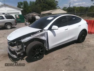 2022 Tesla Model Y Long Range z VIN 7SAYGDEE3NF385933, wystawiony jako IAAI lot #42059675 z przebiegiem 88 488 mil mil oraz . Historia ofert i sprzedaży dostępna na DreamBid. Obrazek 18.