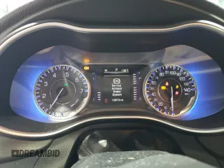 2015 Chrysler 200 Limited z VIN 1C3CCCAB6FN575970, wystawiony jako Copart lot #50773635 z przebiegiem 126 770 mil mil oraz Szkoda całkowita • Salvage title. Historia ofert i sprzedaży dostępna na DreamBid. Obrazek 9.