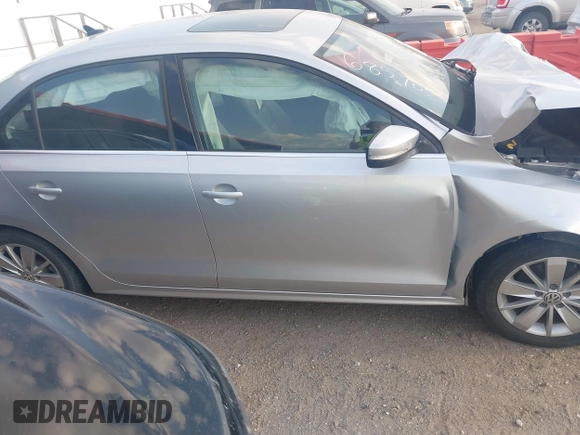 2015 Volkswagen Jetta SE with VIN 3VWD17AJ9FM274069, listed as a IAAI auction lot 42103263 with 76,984 mi miles and . Bid and sale history available at DreamBid. Image 13.