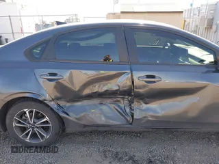 2023 Kia Forte LXS z VIN 3KPF24AD8PE585604, wystawiony jako IAAI lot #42098930 z przebiegiem 18 946 mil mil oraz . Historia ofert i sprzedaży dostępna na DreamBid. Obrazek 6.
