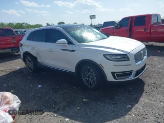 2019 Lincoln Nautilus Reserve z VIN 2LMPJ8L98KBL14453, wystawiony jako IAAI lot #41984751 z przebiegiem 56 064 mil mil oraz . Historia ofert i sprzedaży dostępna na DreamBid. Obrazek 1.