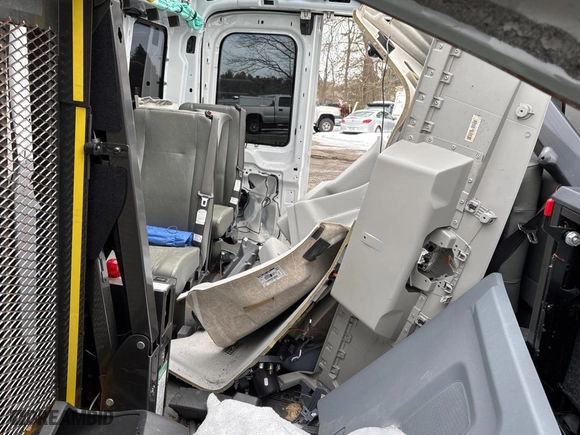 2019 Ford Transit Wagon XL with VIN 1FDZX2CM0KKA63891, listed as a Copart auction lot 47981255 with 999,999 mi miles and Clean Title. Bid and sale history available at carsss.com. Image 7.