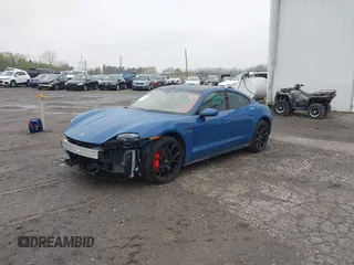 2022 Porsche Taycan GTS z VIN WP0AD2Y17NSA59692, wystawiony jako IAAI lot #41961572 z przebiegiem 12 680 mil mil oraz . Historia ofert i sprzedaży dostępna na DreamBid. Obrazek 20.
