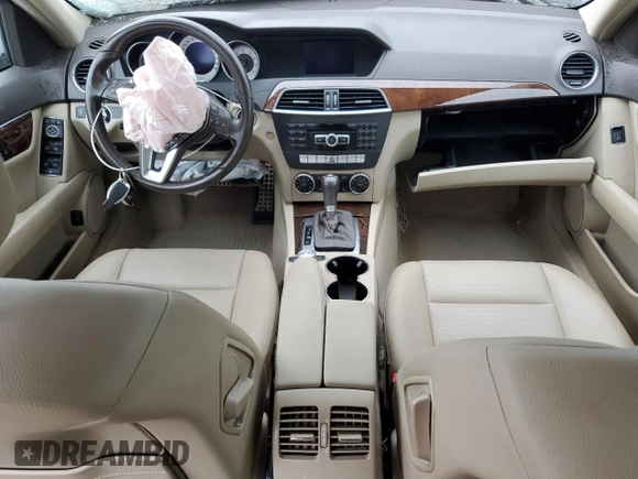 2013 Mercedes-Benz C 300 Sport z VIN WDDGF8AB3DR257916, wystawiony jako Copart lot #58555775 z przebiegiem Nie podano mil oraz Szkoda całkowita • Salvage title. Historia ofert i sprzedaży dostępna na DreamBid. Obrazek 8.