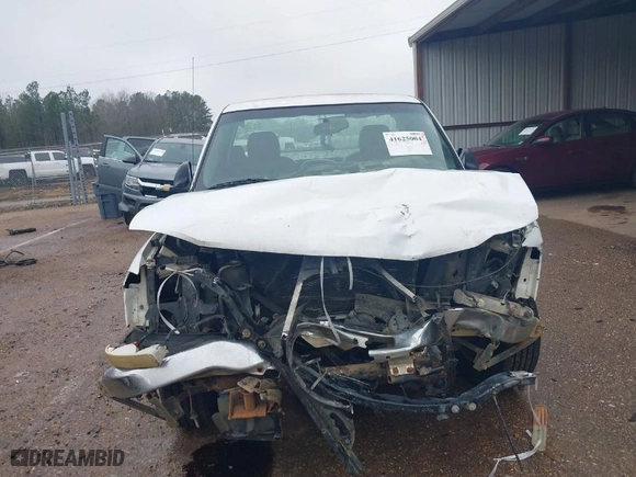 2005 GMC Sierra 1500 Work Truck with VIN 1GTEC14V15Z208030, listed as a IAAI auction lot 41625004 with 340,630 mi miles. Bid and sale history available at carsss.com. Image 6.