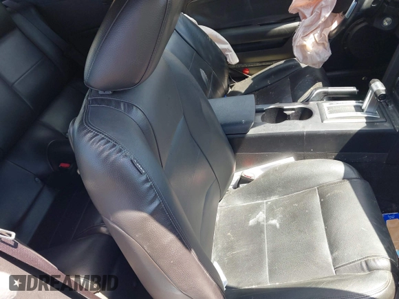 2005 Ford Mustang Deluxe z VIN 1ZVHT84N355249074, wystawiony jako IAAI lot #42298759 z przebiegiem 115 215 mil mil oraz . Historia ofert i sprzedaży dostępna na DreamBid. Obrazek 5.
