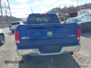 2015 Ram 1500 Big Horn z VIN 1C6RR7LT0FS595755, wystawiony jako IAAI lot #41990415 z przebiegiem 175 888 mil mil oraz . Historia ofert i sprzedaży dostępna na DreamBid. Obrazek 16.