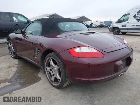 2005 Porsche Boxster S z VIN WP0CB29865U731351, wystawiony jako IAAI lot #42153541 z przebiegiem 97 378 mil mil oraz . Historia ofert i sprzedaży dostępna na DreamBid. Obrazek 3.