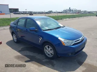 2008 Ford Focus SE z VIN 1FAHP35N18W186389, wystawiony jako IAAI lot #42401496 z przebiegiem 118 339 mil mil oraz . Historia ofert i sprzedaży dostępna na DreamBid. Obrazek 1.