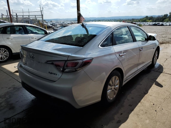 2016 Hyundai Sonata Hybrid SE with VIN KMHE24L18GA010996, listed as a Copart auction lot 57464962 with 32,458 mi miles. Bid and sale history available at carsss.com. Image 4.