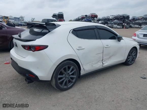 2021 Mazda Mazda3 Hatchback Preferred with VIN JM1BPALL2M1316306, listed as a IAAI auction lot 41733923 with 60,473 mi miles. Bid and sale history available at carsss.com. Image 4.