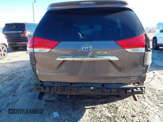 2011 Toyota Sienna XLE with VIN 5TDDK3DC8BS009739, listed as a IAAI auction lot 41638710 with 235,396 mi miles. Bid and sale history available at carsss.com. Image 16.
