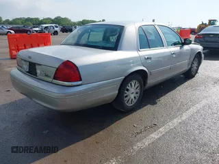 2004 Ford Crown Victoria LX с VIN 2FAFP74WX4X132788, выставлен на аукционе IAAI как лот 42282454 с пробегом 165 019 миль миль и . История ставок и продаж доступна на DreamBid. Изображение 4.