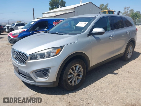 2017 Kia Sorento LX z VIN 5XYPG4A32HG210423, wystawiony jako IAAI lot #42283318 z przebiegiem 135 063 mil mil oraz . Historia ofert i sprzedaży dostępna na DreamBid. Obrazek 2.
