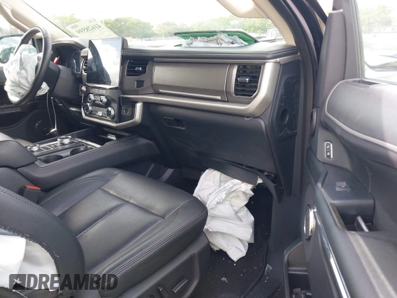 2022 Ford Expedition XLT with VIN 1FMJU1JT9NEA67323, listed as a IAAI auction lot 41628599 with 34,513 mi miles. Bid and sale history available at carsss.com. Image 5.