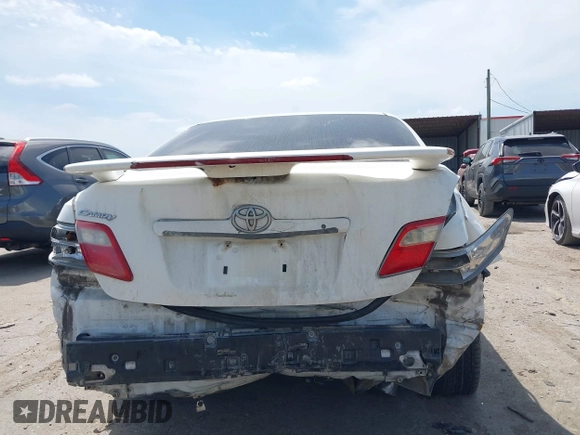2008 Toyota Camry LE z VIN 4T1BE46K48U792969, wystawiony jako IAAI lot #42056288 z przebiegiem 249 852 mil mil oraz . Historia ofert i sprzedaży dostępna na DreamBid. Obrazek 6.