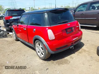 2003 MINI Hardtop S z VIN WMWRE33443TD60271, wystawiony jako IAAI lot #42129529 z przebiegiem 94 082 mil mil oraz . Historia ofert i sprzedaży dostępna na DreamBid. Obrazek 3.
