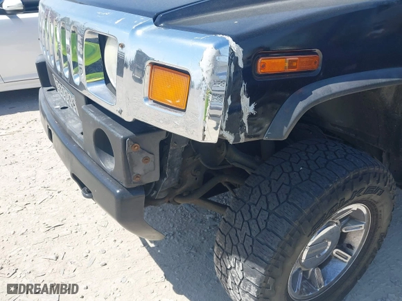 2005 Hummer H2 SUV with VIN 5GRGN23U25H128791, listed as a IAAI auction lot 42115436 with 286,818 mi miles. Bid and sale history available at carsss.com. Image 6.