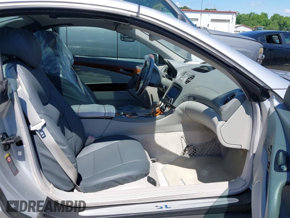 2005 Mercedes-Benz SL 500 z VIN WDBSK75F55F098924, wystawiony jako IAAI lot #42215237 z przebiegiem 211 102 mil mil oraz . Historia ofert i sprzedaży dostępna na DreamBid. Obrazek 5.
