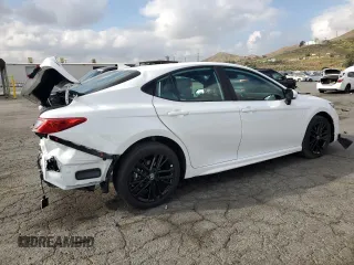 2025 Toyota Camry LE z VIN 4T1DAACK9SU539063, wystawiony jako Copart lot #54792415 z przebiegiem 3 958 mil mil oraz Szkoda całkowita • Salvage title. Historia ofert i sprzedaży dostępna na DreamBid. Obrazek 3.